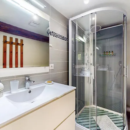2 Bedroom Lovely In Bourville * Sainte-Colombe (Seine-Maritime)