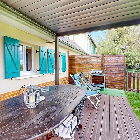 2 Bedroom Lovely In Bourville 度假居
